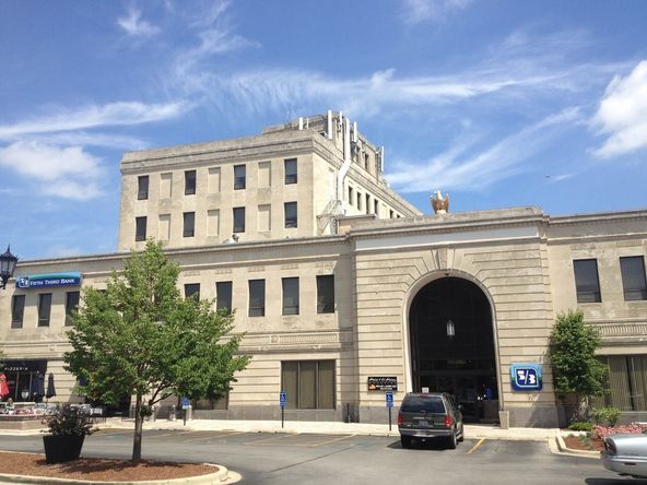 The Catalano & Associates Building: 105 S York St, Elmhurst, IL 60126